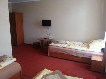 Фото номера Трехместный номер Отели типа «постель и завтрак» Hotelik Parkowy г. Легница 3