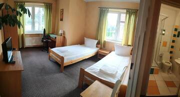 Фото номера Двухместный номер с 2 отдельными кроватями Проживание в семье Hotelik Villa г. Легница 7