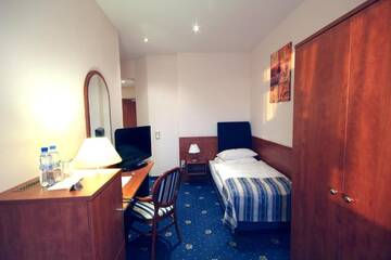 Фото номера Одноместный номер Отель Hotel Gwarna г. Легница 4