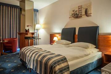 Фото номера Полулюкс Отель Hotel Gwarna г. Легница 5