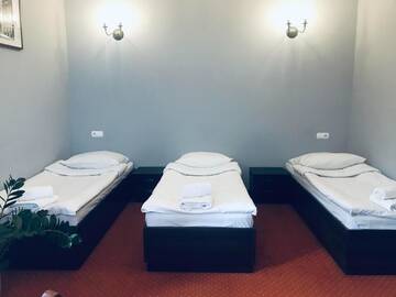 Фото номера Трехместный номер Апарт-отели Legnicki Browar Książęcy Hotel i Restauracja г. Легница 2